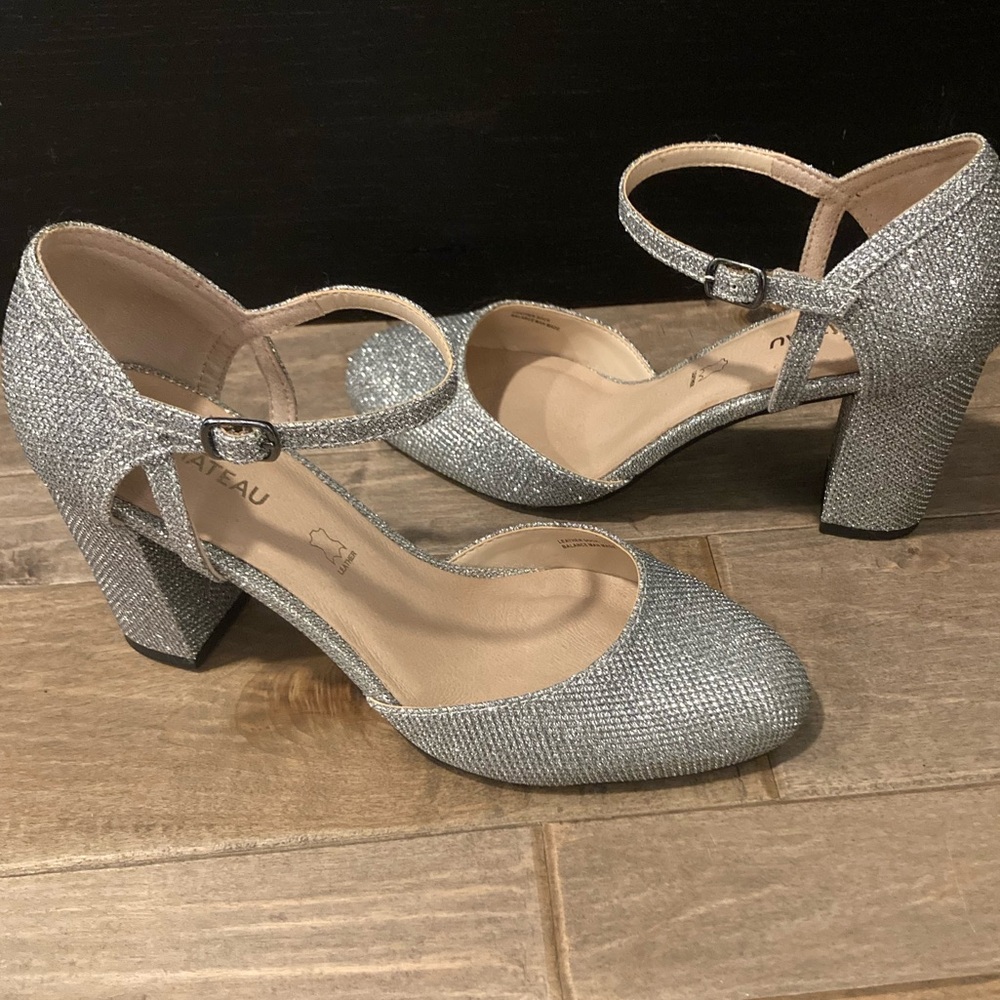 le chateau Silver Glitter Block Heel Mary Jane Pumps